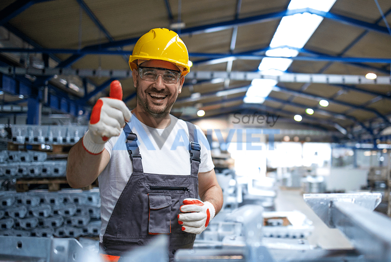 Tìm hiểu an toàn lao động trong nhà máy.