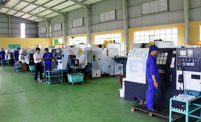 Ứng dụng các biện pháp bảo hộ an toàn lao động trong sản xuất cơ khí.