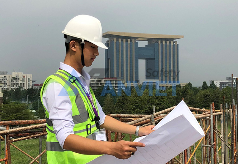 Thay mới áo phản quang khoảng  2 - 3 năm với cường độ sử dụng áo ít.