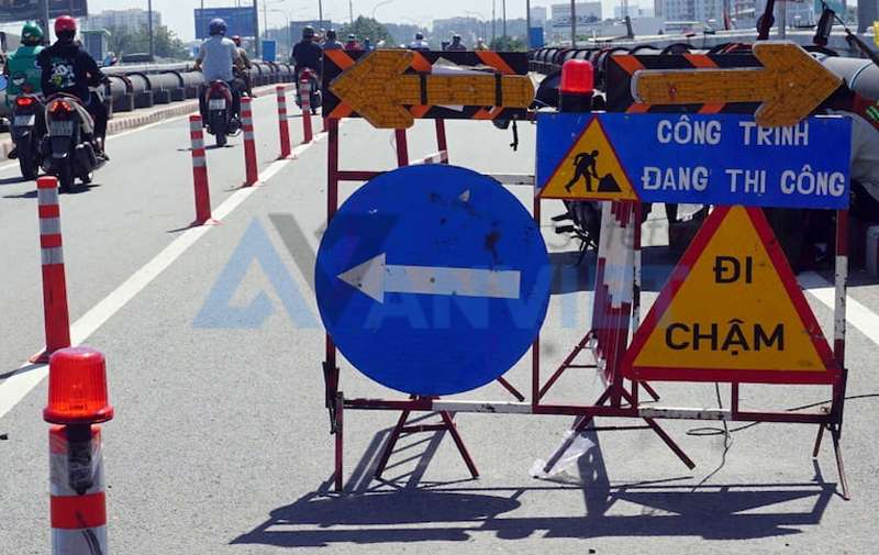 Bố trí biển báo an toàn xây dựng hiệu quả.