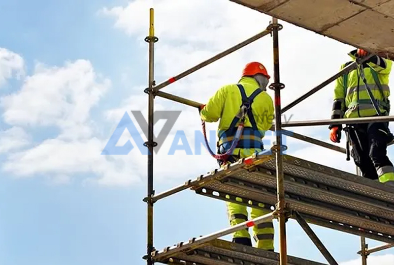 Quy chuẩn an toàn trong xây dựng khi thi công xây trên cao đối với con người.