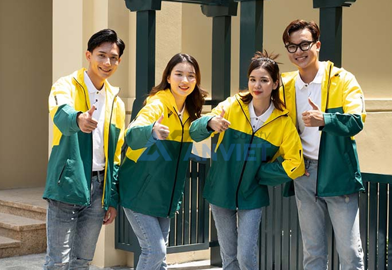 Áo khoác đồng phục thể thao.