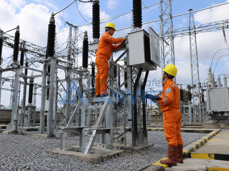 Chọn giày bảo họo cho môi trường điện trung và cao thế.