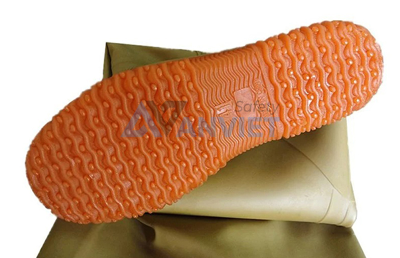 Đế ủng trống trơn trượt, chống mài mòn.