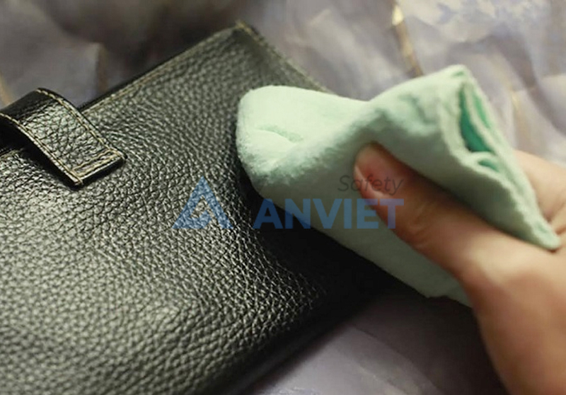 Bảo quản món đồ làm từ chất liệu da Simili.