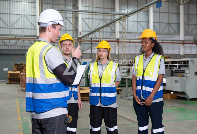 Đối tượng buộc tham gia huấn luyện an toàn lao động nhóm 6.