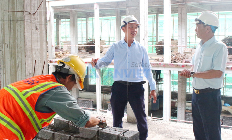 Tham gia xây dựng và rà soát hệ thống quản lý an toàn.