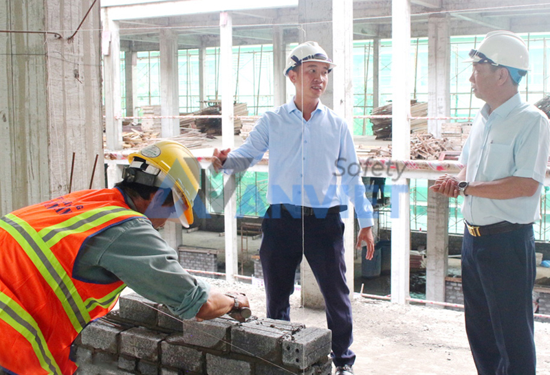 Phạt tiền đối với tổ chức, cá nhân vi phạm quy định về an toàn xây dựng.