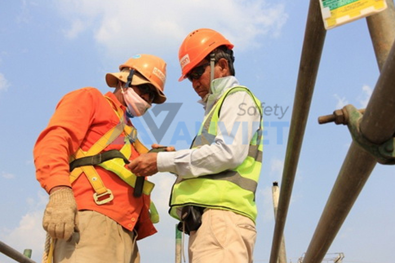 Đảm bảo an toàn lao động tại nơi làm việc.