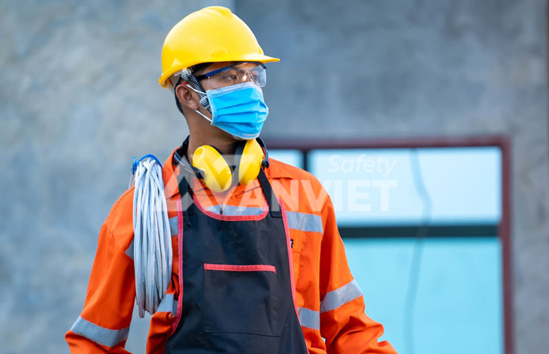 Kiểm tra việc sử dụng và tuân thủ của người lao động.