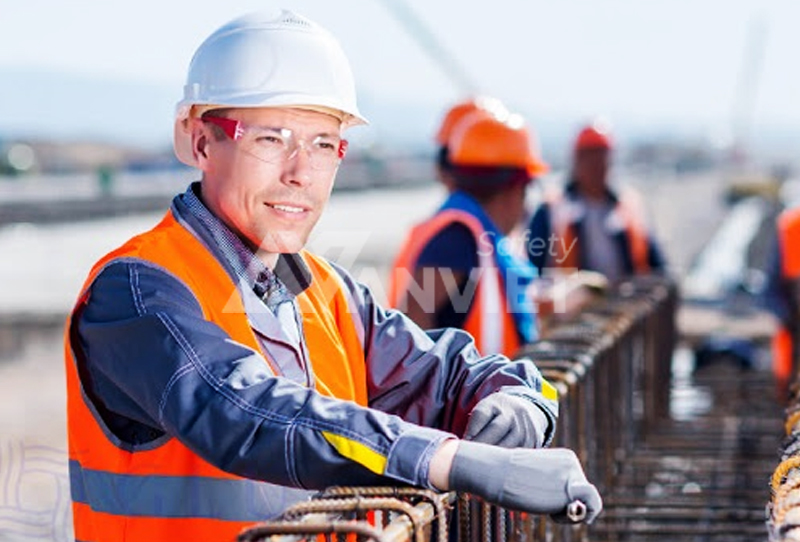 Mũ bảo hộ góp phần nâng cao hiệu suất công việc.