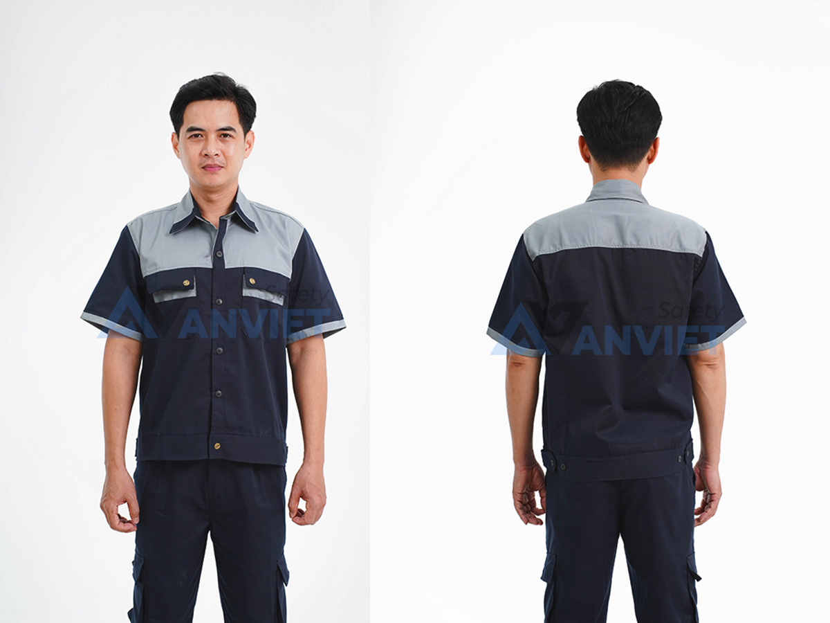 Áo được may phối màu ở phần cổ áo, vai áo 