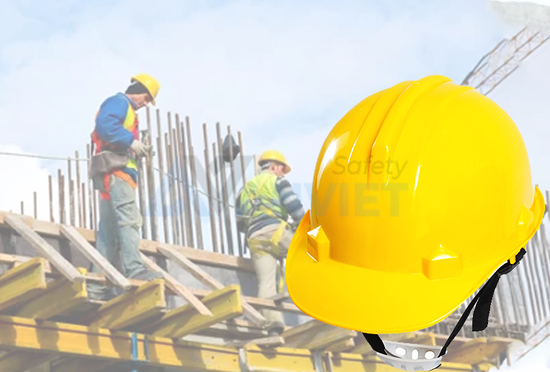 Mũ bảo hộ Nhật Quang bảo vệ an toàn người lao động.