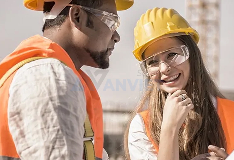 Thiết bị bảo vệ đầu, mắt và khuôn mặt.