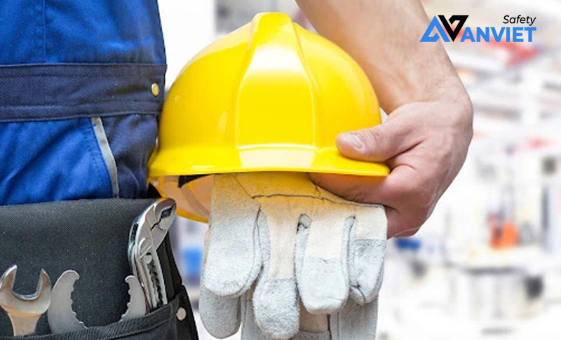 Các biện pháp bảo vệ cá nhân khi làm việc với điện.