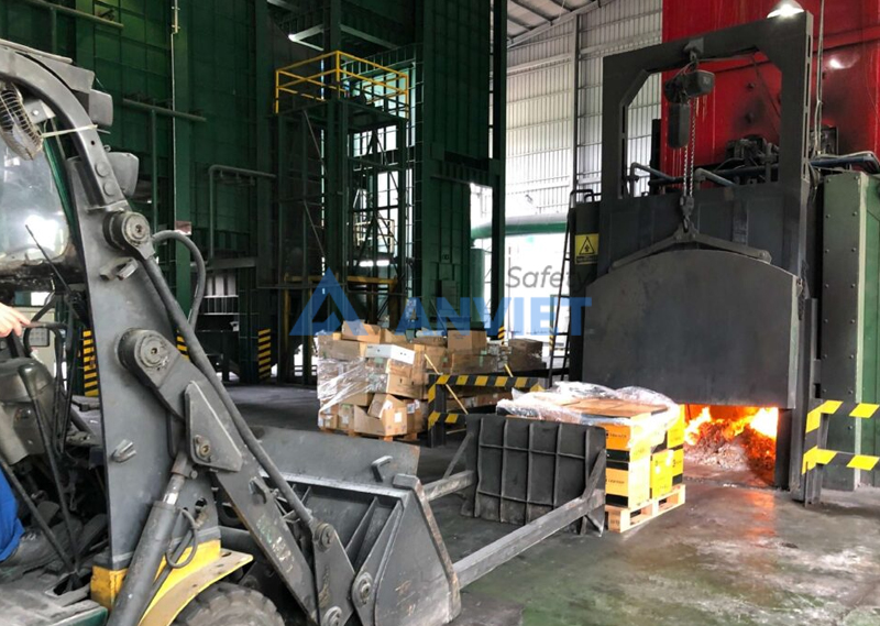 Xử lý chất thải rắn công nghiệp bằng nhiệt.