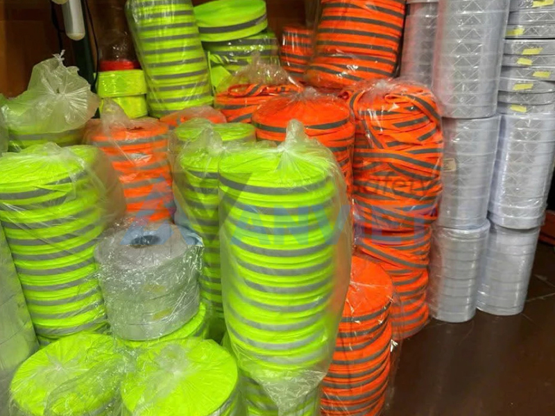 Tìm hiểu giá thị trường của dây phản quang cuộn 100m.