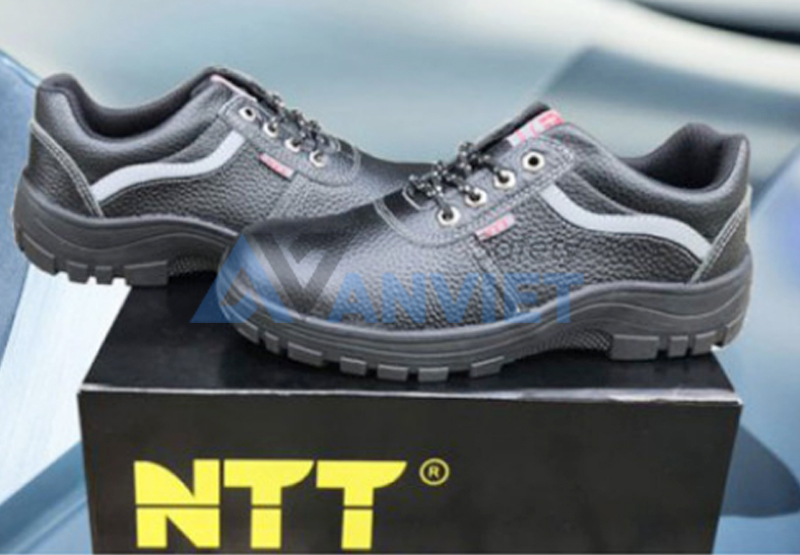 Giày bảo hộ NTT thương hiệu Việt Nam.