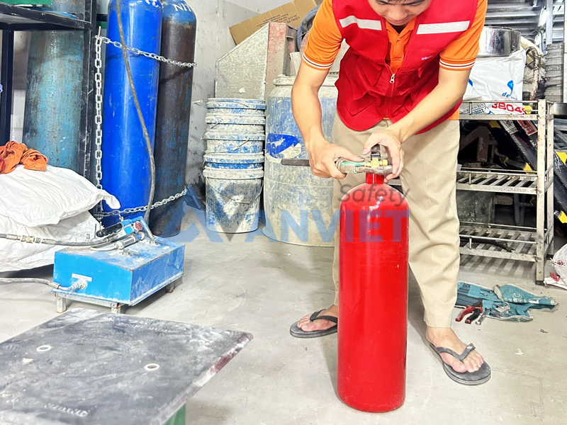 Bình chữa cháy có thể bị xuống cấp theo thời gian dù không sử dụng.
