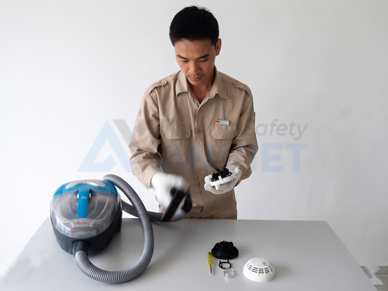 Vệ sinh thiết bị loại trừ lỗi do bụi bẩn.