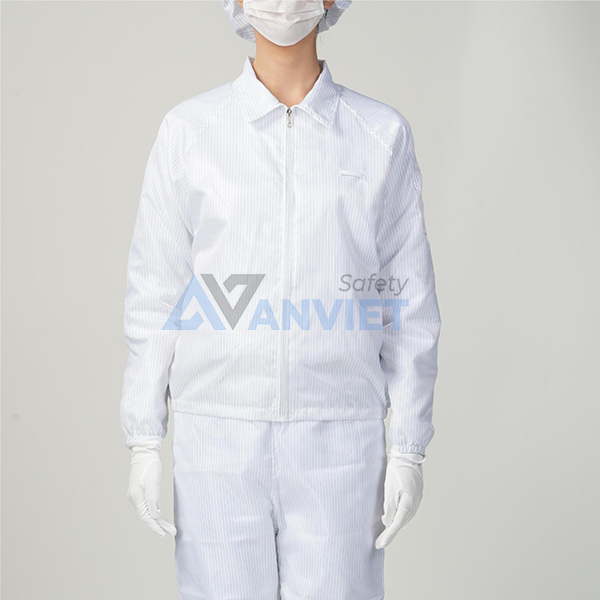  Được may bằng vải phòng sạch ( thành phầm 99% polyester + 1% sợi carbon)